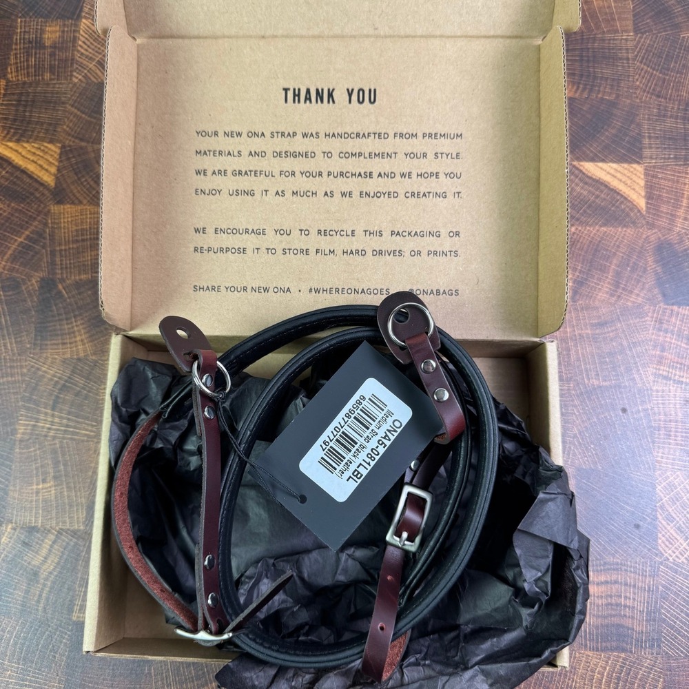 ONA Medium Camera Strap Black Leather Padded Neck ONA5-081LBL Handcrafted - Picture 1 of 5